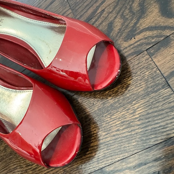Michelle D Red Patent Leather Peep Toe Heels Size 8 - Picture 5 of 8